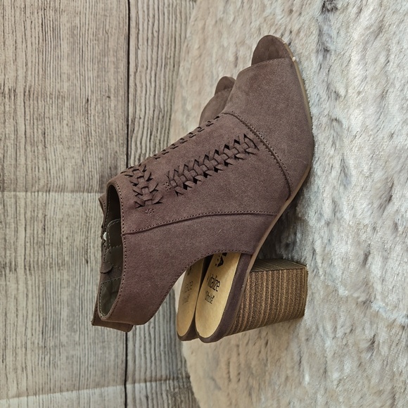 Sonoma Brown Heeled Shoes, Women's Size 7, Great Condition - Picture 3 of 10